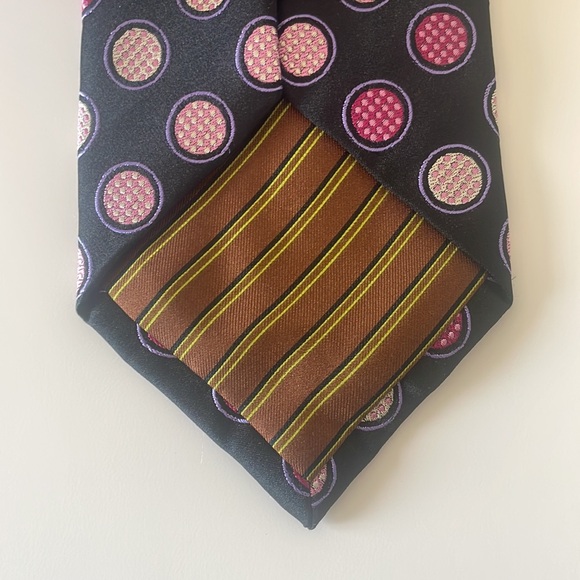 BCBG Handsewn Silk Navy and Pink Men’s Necktie - Picture 7 of 8